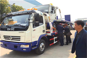 九龙坡汽车道路救援拖车价格